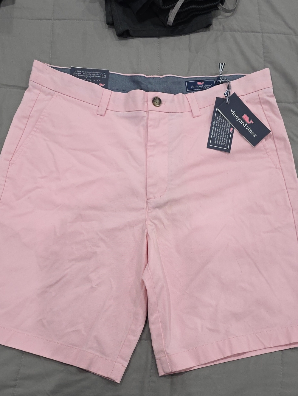 Vineyard Vines Men's Light Pink Flat Front Chino Shorts - Picture 1 of 6